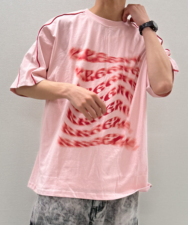 袖パイピングロゴT/ピンク モデル：175cm M着用