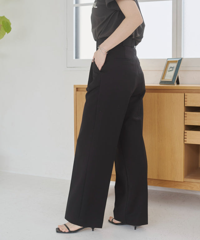 タックストレートスラックス
