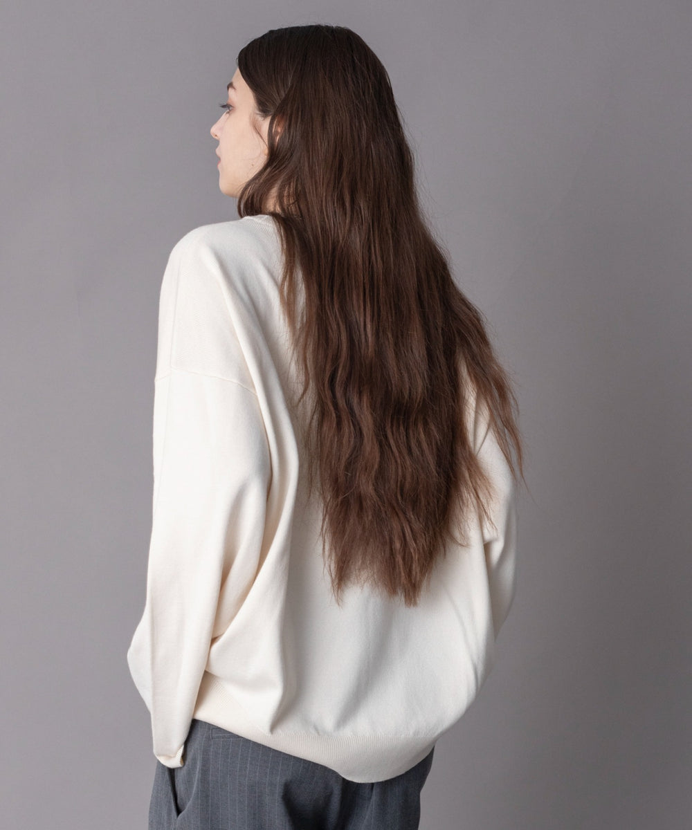 オフホワイト モデル：162cm M着用