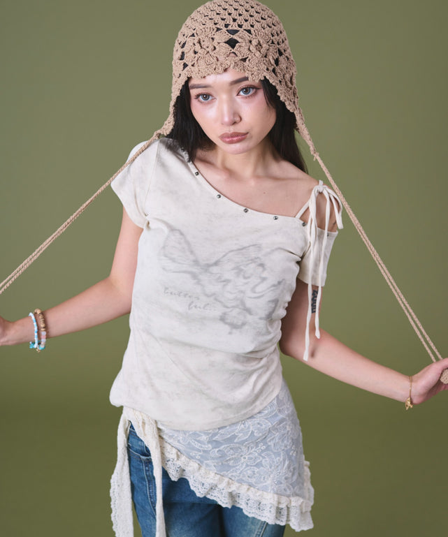 スタッズバタフライワンショルT/ベージュ モデル：163cm F着用