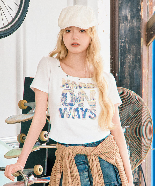 スタッズネックロゴクロップドT