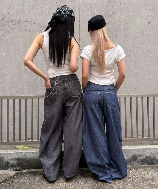 チャコール モデル:168cm L着用 / ブルー モデル:160cm S着用