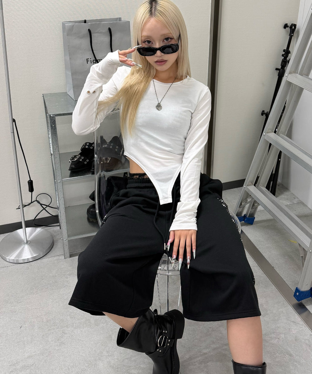 ホワイト モデル：160㎝ F着用