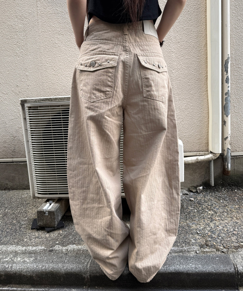 ベージュ モデル：159cm S着用