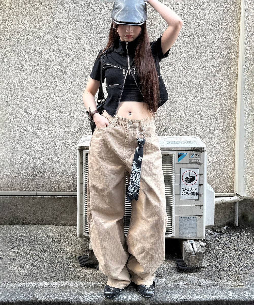 ベージュ モデル：159cm S着用