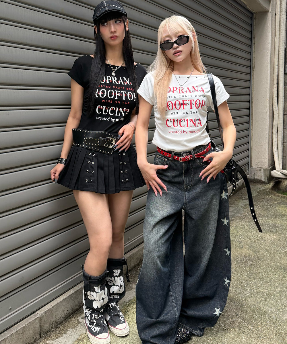 オープンネックスタッズロゴTシャツ