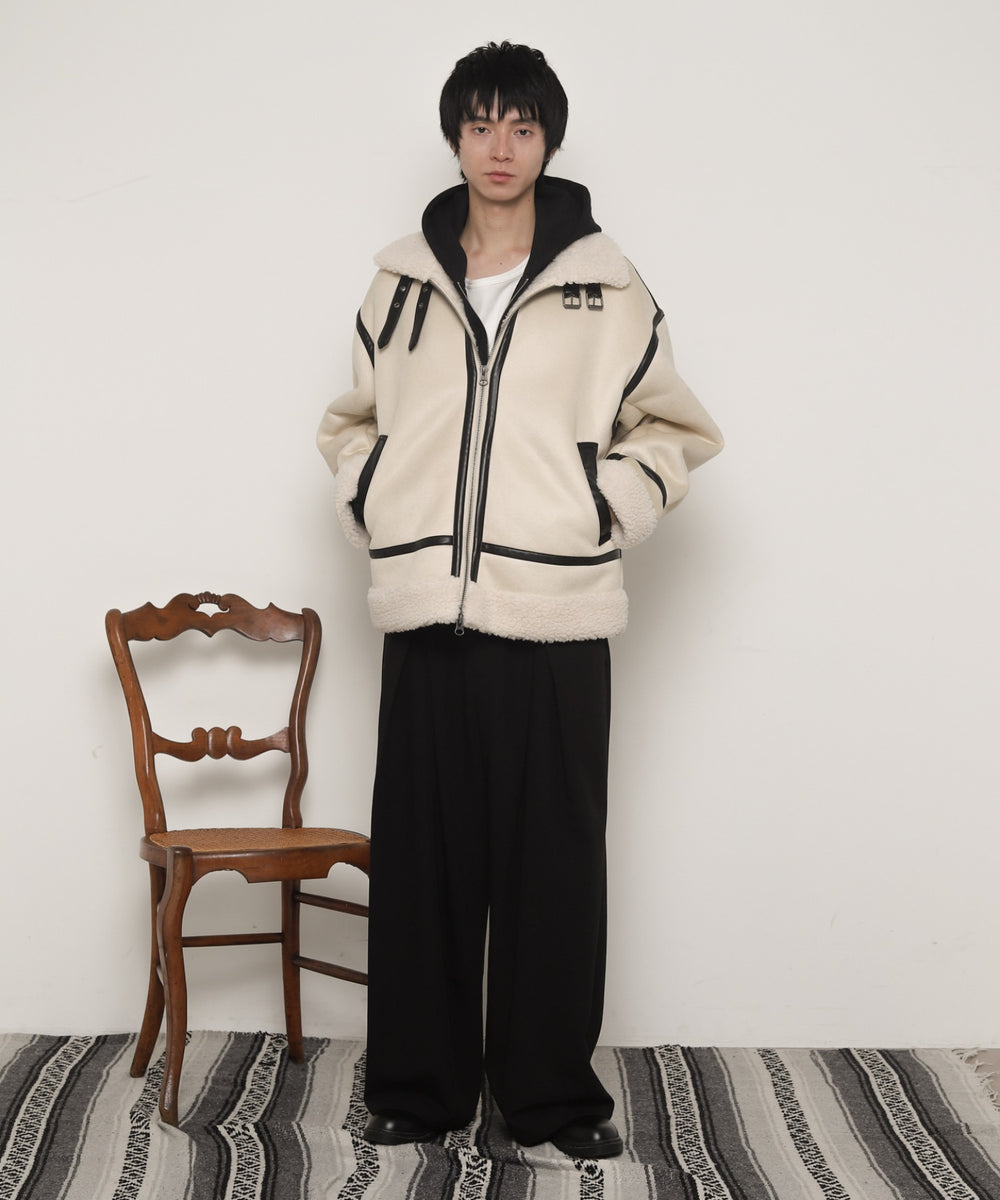 Lベージュ モデル：180cm L着用
