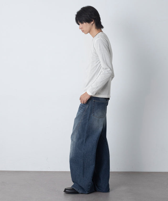 ホワイト モデル：180cm L着用