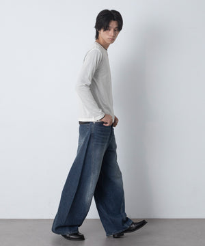 ホワイト モデル：180cm L着用