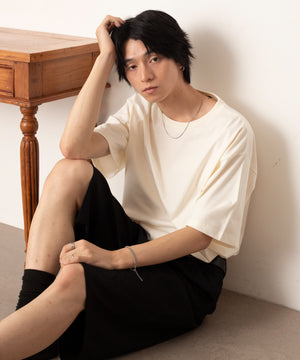 オフホワイト モデル：180cm L着用