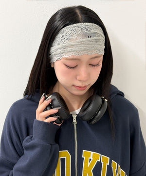 グレー