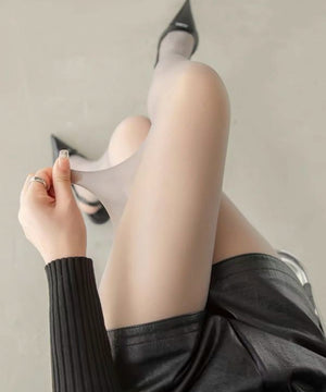 グレー