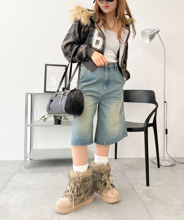 ベージュ