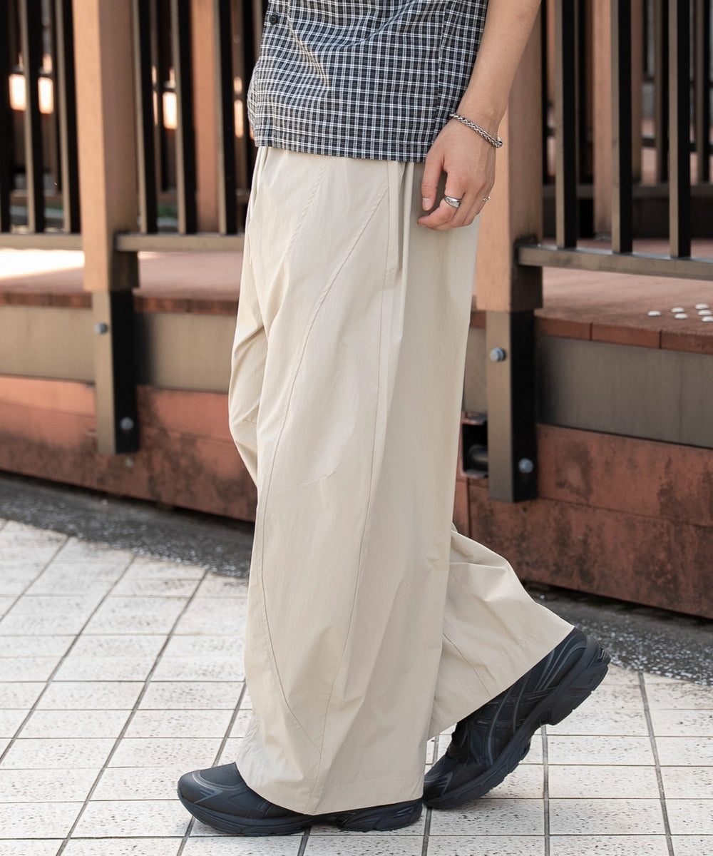 ベージュ モデル：180cm L着用