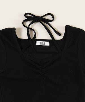 シンプルチョーカーTシャツ