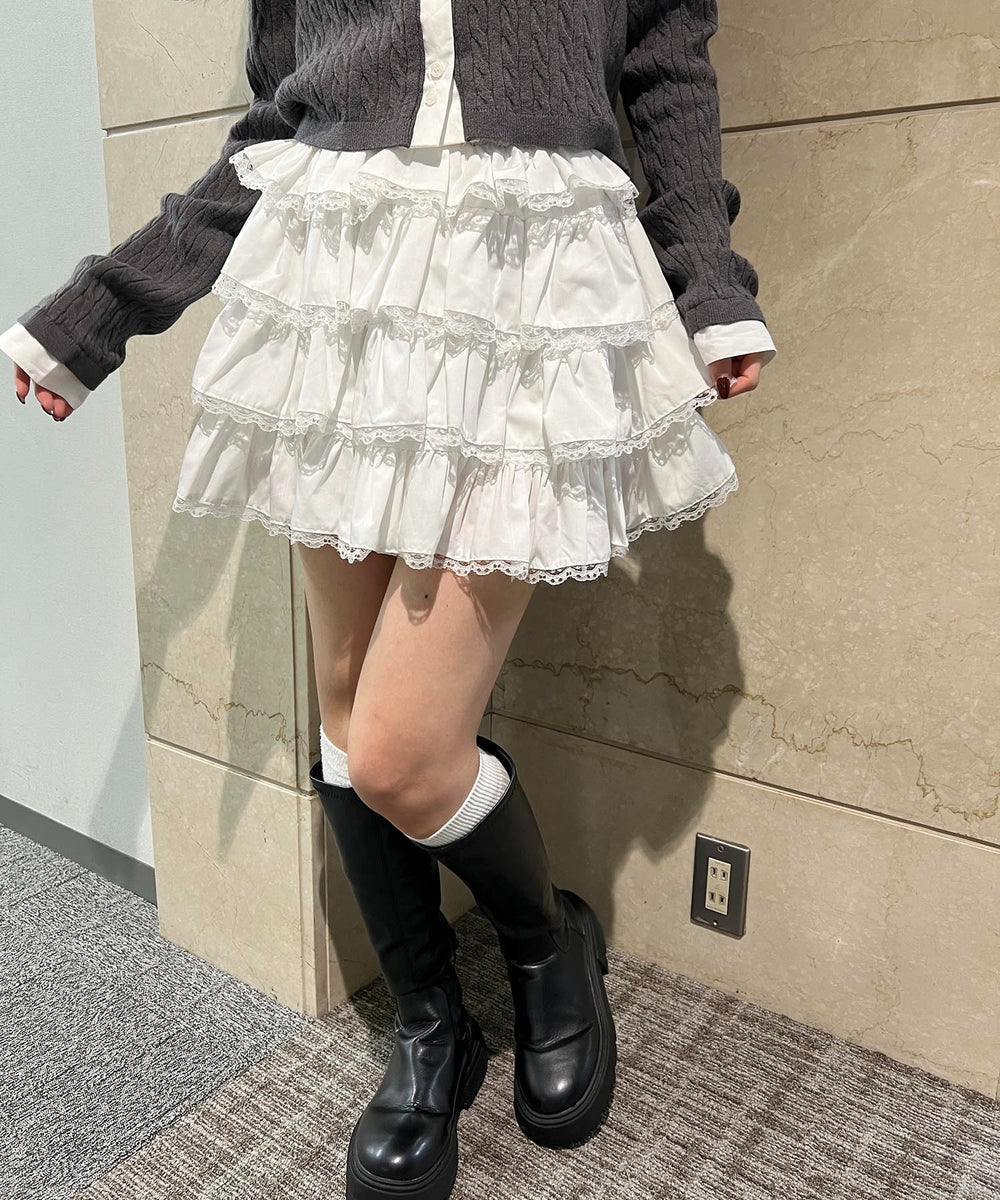 ホワイト モデル：160㎝ F着用