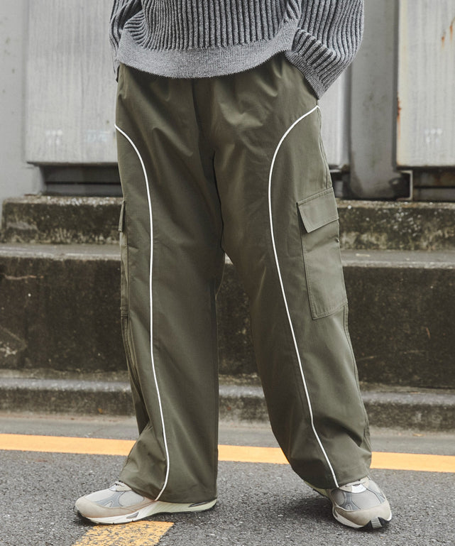カーキ モデル：178cm M着用