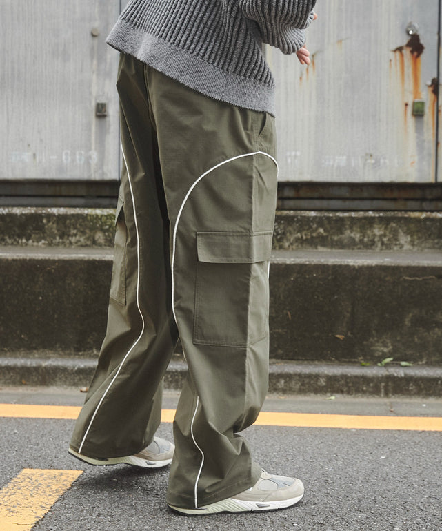 カーキ モデル：178cm M着用