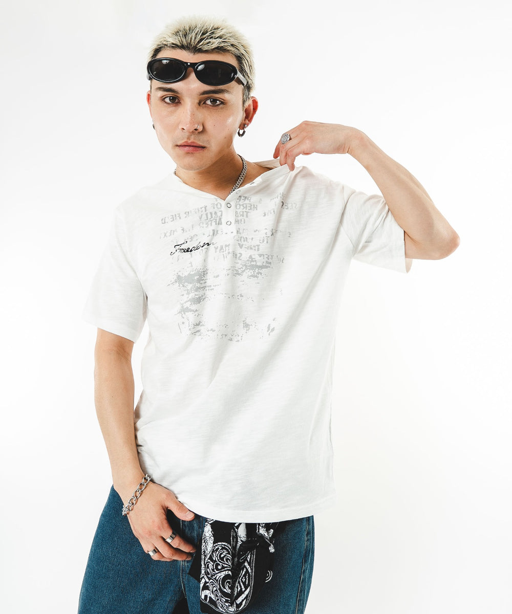 ホワイト モデル：180cm FREE着用