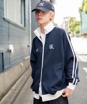 ネイビー モデル：175cm L着用