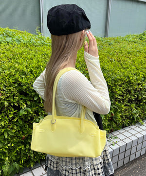 イエロー