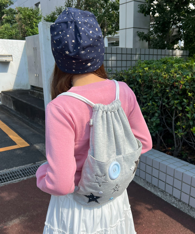グレー
