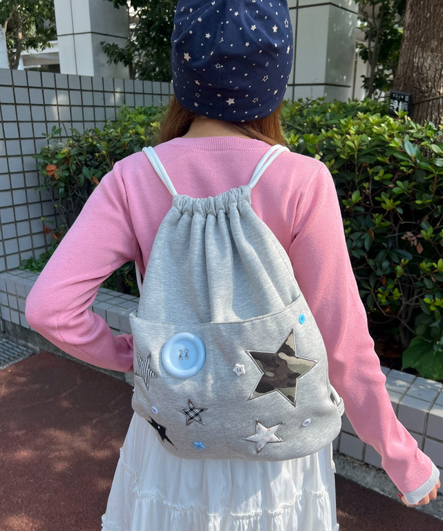 グレー