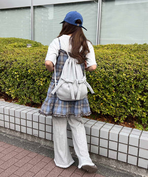 グレー