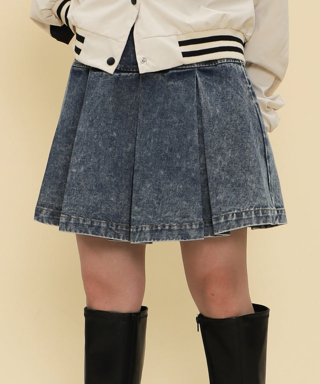 ケミカルフレアミニスカート/デニム淡加工 モデル：147cm F着用