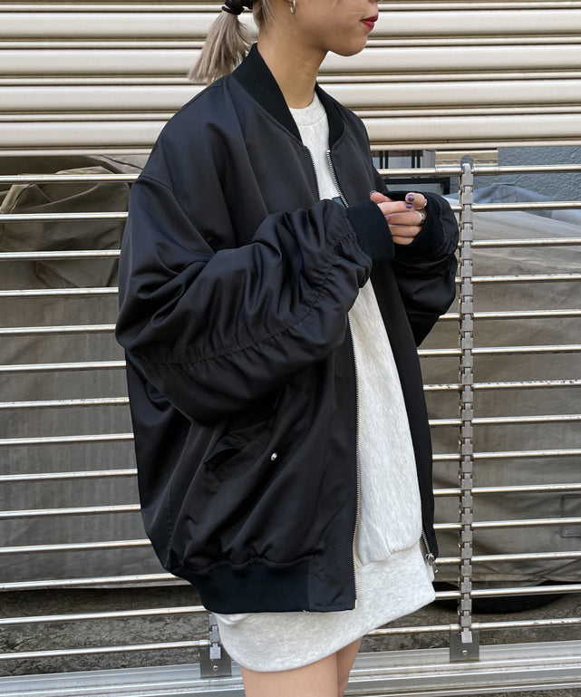 ブラック モデル：182cm L着用ブラック モデル：157cm L着用