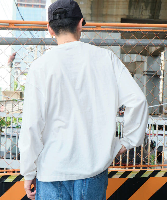 ホワイト モデル：180cm L着用