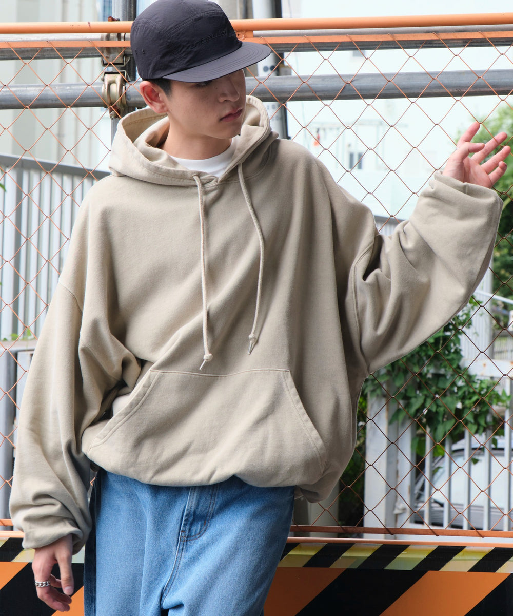ベージュソノタ モデル：180cm L着用
