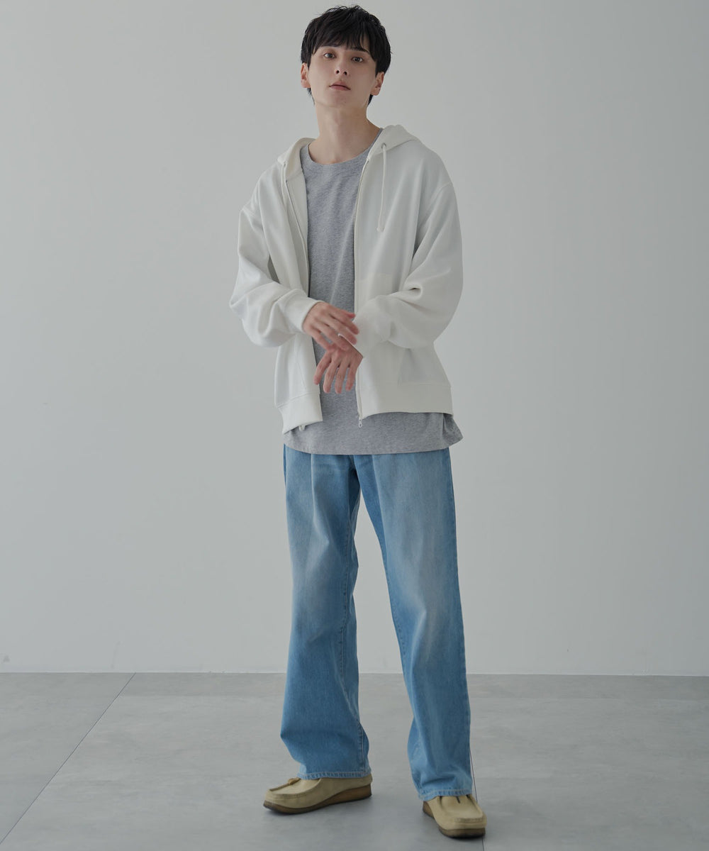 ホワイト 　モデル:177cm L着用