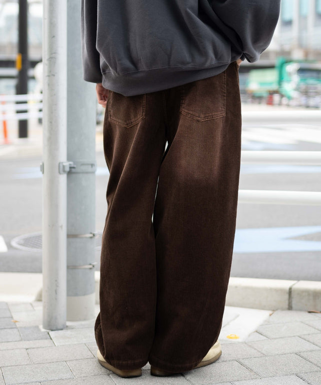 ブラウン モデル：180cm L着用