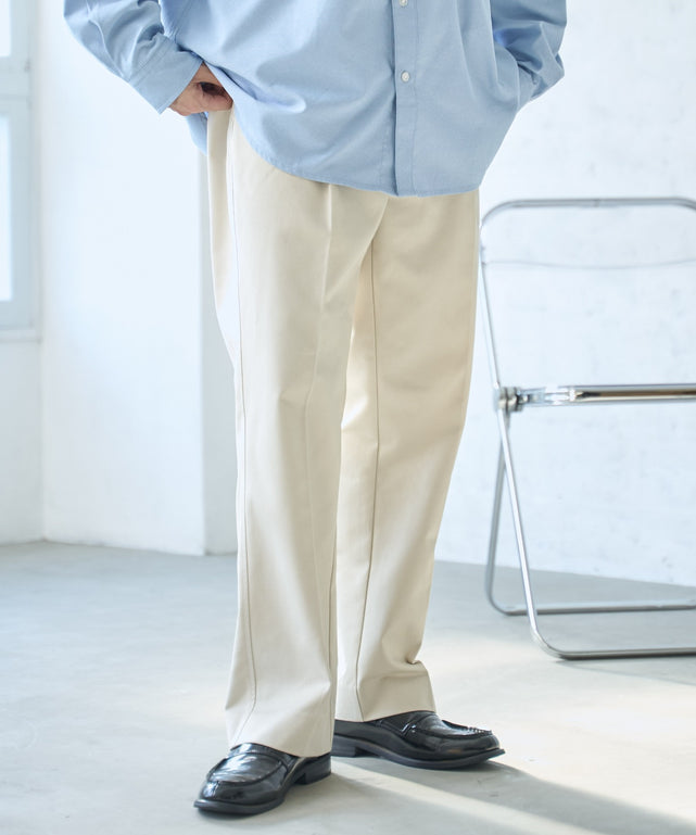 タックツイルトラウザー/ベージュ モデル：175cm L着用
