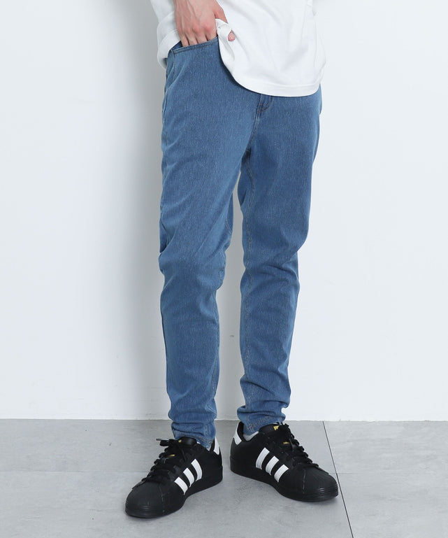 デニムスキニーパンツ/デニム淡　モデル：175cm M着用