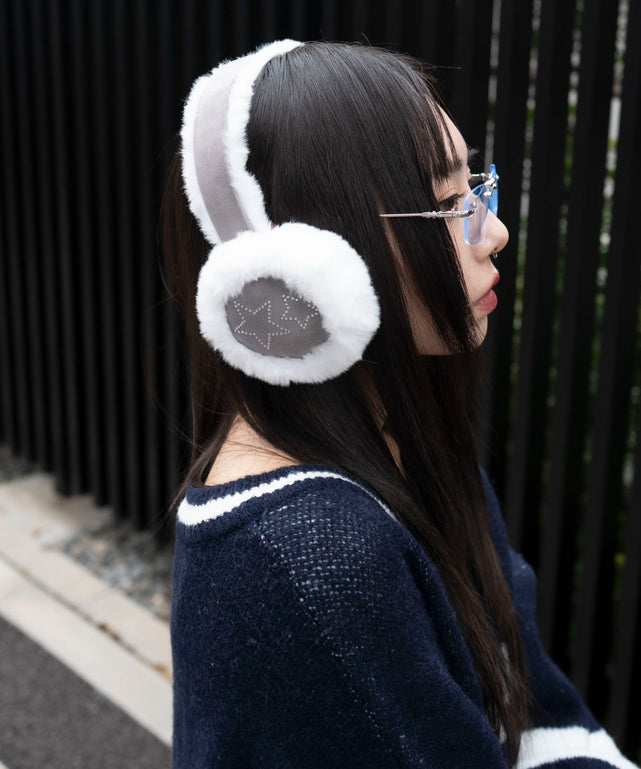 グレー