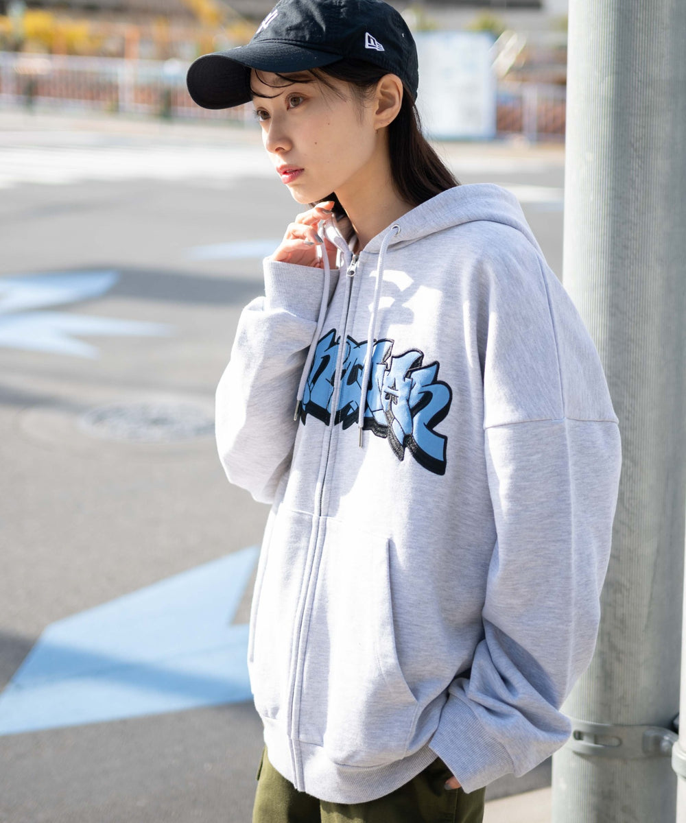 アッシュグレー　モデル:161cm L着用