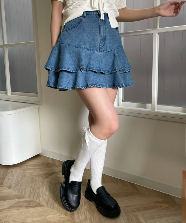 デニムフリルミニスカート/デニム淡 モデル：160cm F着用