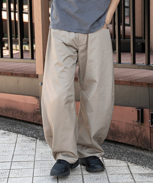 ベージュ モデル：180cm L着用