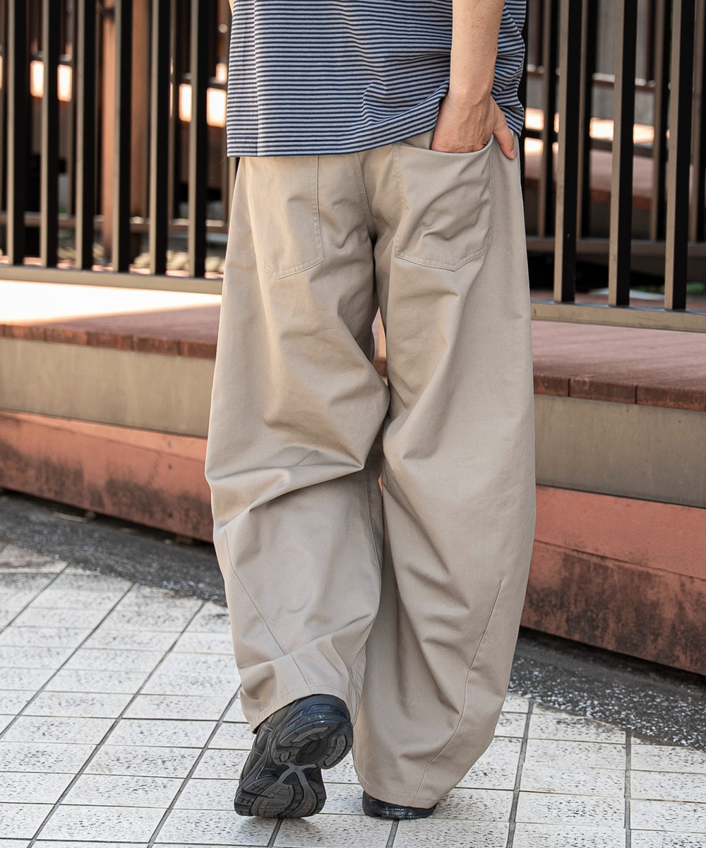 ベージュ モデル：180cm L着用