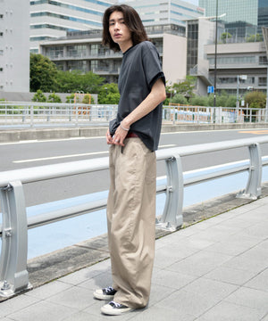 ベージュ モデル：182cm L着用