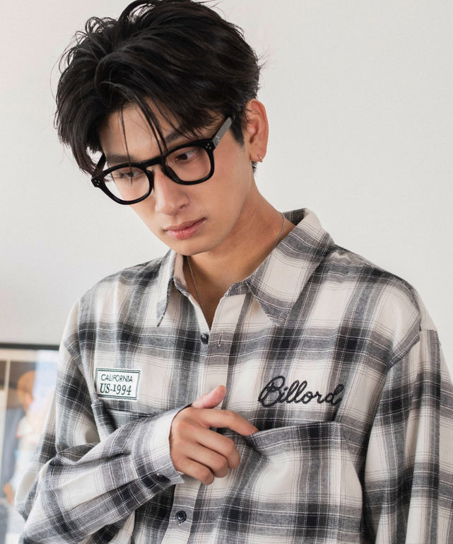 ワッペンオンブレシャツ(LS)/ホワイト モデル：180cm L着用