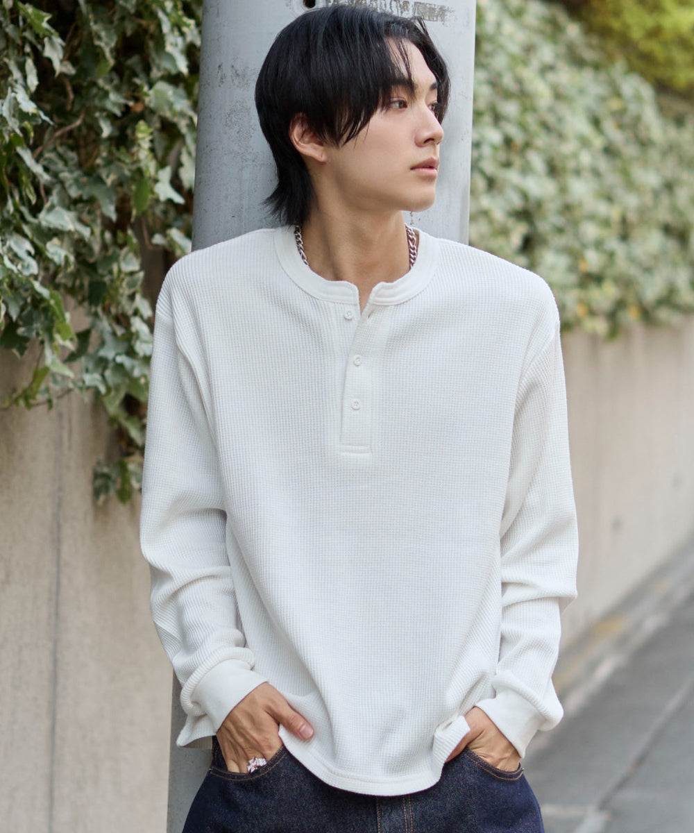 ホワイト　モデル：175cm L着用　