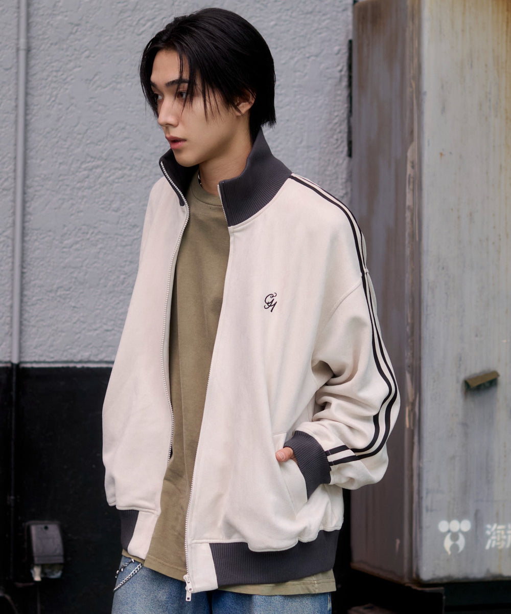 ホワイトアイボリー モデル：175cm L着用