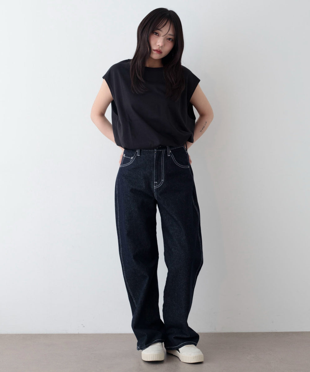 ブラック　モデル：159cm S着用