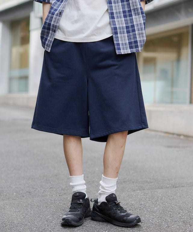 ネイビー モデル：182cm M着用