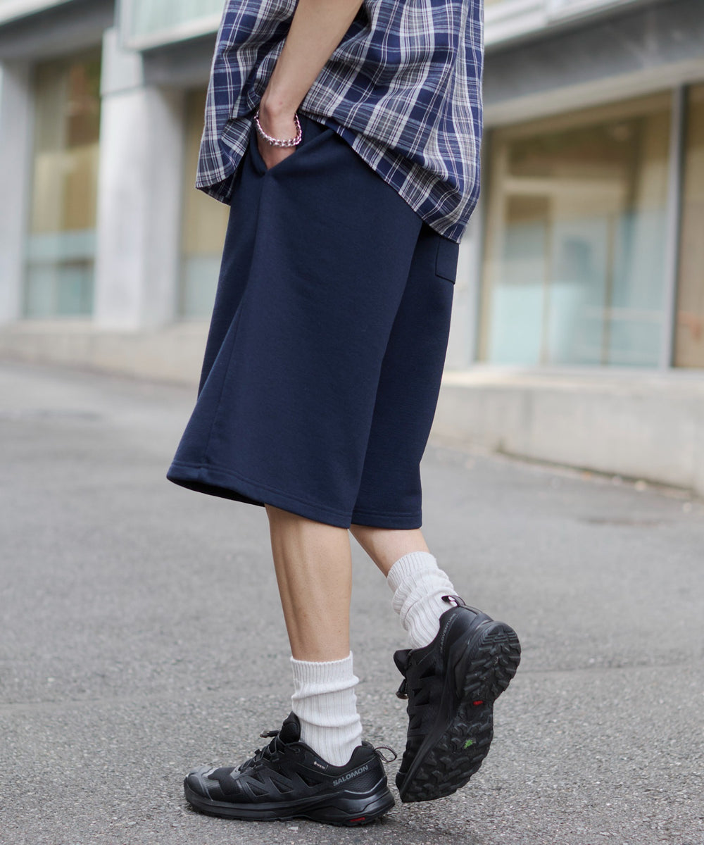 ネイビー モデル：182cm M着用
