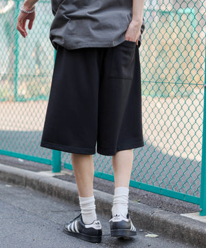 ブラック モデル：182cm M着用