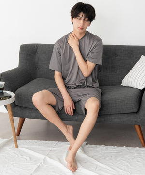 Dグレー モデル：180cm L着用